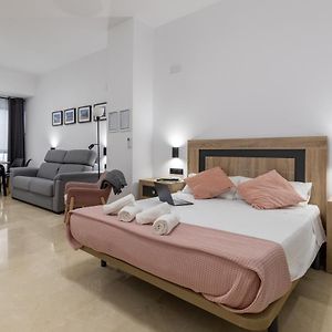 Studio met een King Size Bed met de Toegang voor Gehandicapten